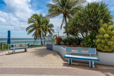 Condominio en alquiler en Hallandale Beach, Florida, 1 dormitorio, 83.24 m2 № 2074844 - foto 24