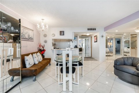Condominio en alquiler en Hallandale Beach, Florida, 1 dormitorio, 83.24 m2 № 2074844 - foto 7