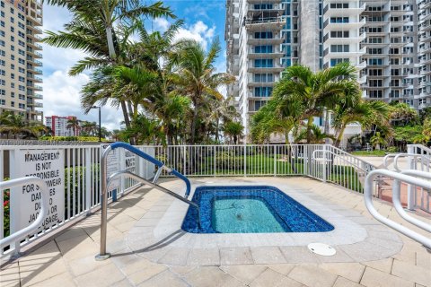 Condominio en alquiler en Hallandale Beach, Florida, 1 dormitorio, 83.24 m2 № 2074844 - foto 22
