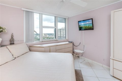 Condominio en alquiler en Hallandale Beach, Florida, 1 dormitorio, 83.24 m2 № 2074844 - foto 16