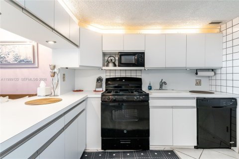 Condominio en alquiler en Hallandale Beach, Florida, 1 dormitorio, 83.24 m2 № 2074844 - foto 10