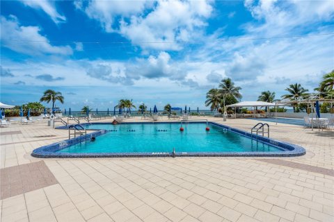 Condominio en alquiler en Hallandale Beach, Florida, 1 dormitorio, 83.24 m2 № 2074844 - foto 21