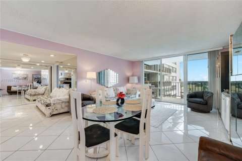 Condominio en alquiler en Hallandale Beach, Florida, 1 dormitorio, 83.24 m2 № 2074844 - foto 5