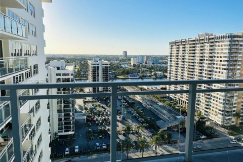 Condominio en alquiler en Hallandale Beach, Florida, 1 dormitorio, 83.24 m2 № 2074844 - foto 19