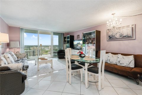 Condominio en alquiler en Hallandale Beach, Florida, 1 dormitorio, 83.24 m2 № 2074844 - foto 4