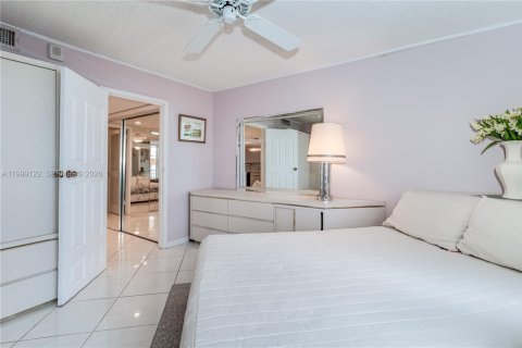 Condominio en alquiler en Hallandale Beach, Florida, 1 dormitorio, 83.24 m2 № 2074844 - foto 14