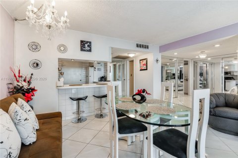 Condominio en alquiler en Hallandale Beach, Florida, 1 dormitorio, 83.24 m2 № 2074844 - foto 6