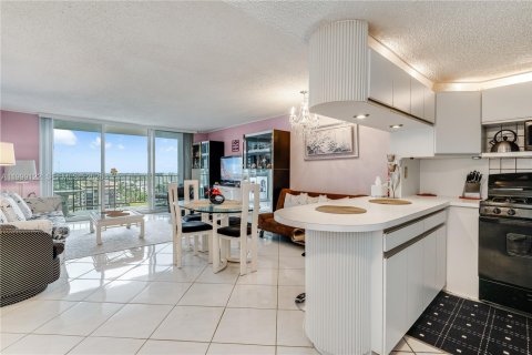Condominio en alquiler en Hallandale Beach, Florida, 1 dormitorio, 83.24 m2 № 2074844 - foto 3