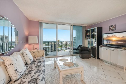Condominio en Hallandale Beach, Florida, 1 dormitorio  № 2074844