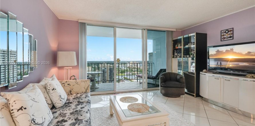 Condominio en Hallandale Beach, Florida, 1 dormitorio  № 2074844
