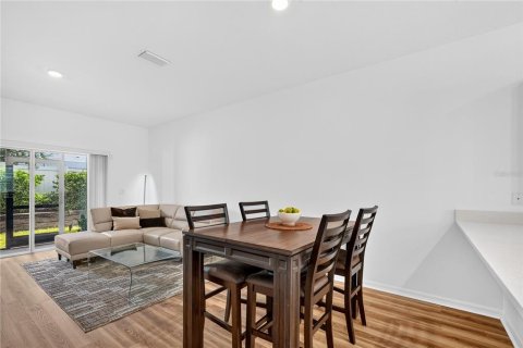 Touwnhouse à vendre à Sarasota, Floride: 2 chambres, 109.44 m2 № 2396903 - photo 15