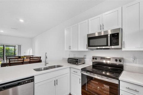 Touwnhouse à vendre à Sarasota, Floride: 2 chambres, 109.44 m2 № 2396903 - photo 12