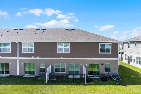 Townhouse in Davenport, Florida 3 bedrooms, 145.58 sq.m. № 1409880 - photo 25