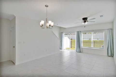 Townhouse in Davenport, Florida 3 bedrooms, 145.58 sq.m. № 1409880 - photo 13