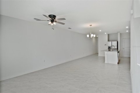 Townhouse in Davenport, Florida 3 bedrooms, 145.58 sq.m. № 1409880 - photo 17