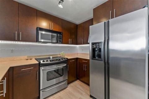 Condo in Coral Gables, Florida, 2 bedrooms  № 1862105 - photo 9