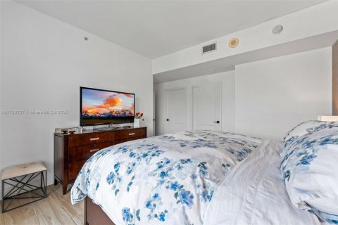 Condo in Coral Gables, Florida, 2 bedrooms  № 1862105 - photo 24