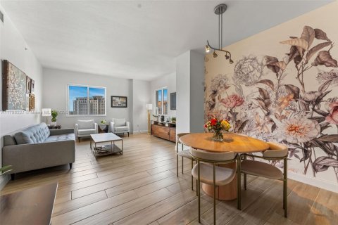 Condo in Coral Gables, Florida, 2 bedrooms  № 1862105 - photo 11