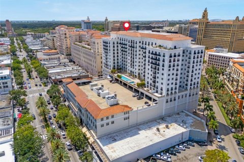 Condo in Coral Gables, Florida, 2 bedrooms  № 1862105 - photo 1