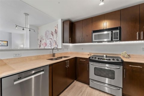 Condo in Coral Gables, Florida, 2 bedrooms  № 1862105 - photo 10