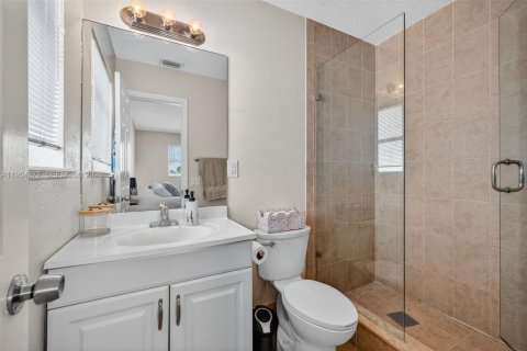 Condo in Fort Lauderdale, Florida, 2 bedrooms  № 2008451 - photo 10