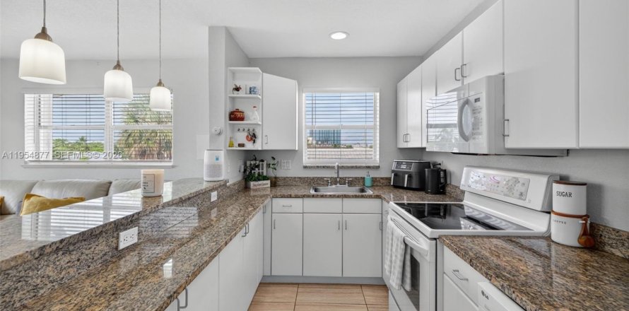 Condo in Fort Lauderdale, Florida, 2 bedrooms  № 2008451