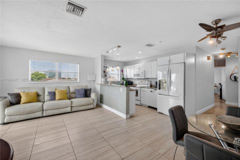 Condo in Fort Lauderdale, Florida, 2 bedrooms  № 2008451 - photo 5