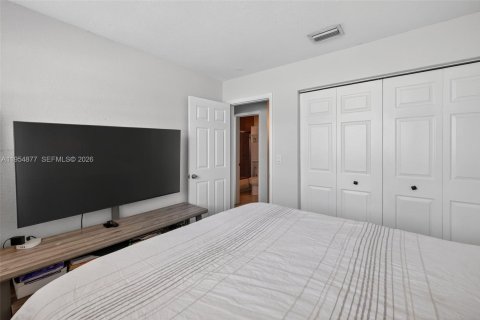 Condo in Fort Lauderdale, Florida, 2 bedrooms  № 2008451 - photo 7