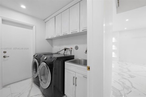 Villa ou maison à vendre à Miramar, Floride: 5 chambres, 424.47 m2 № 2262629 - photo 22