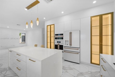 Villa ou maison à vendre à Miramar, Floride: 5 chambres, 424.47 m2 № 2262629 - photo 14