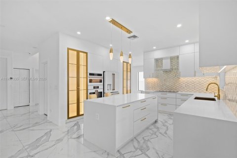 Villa ou maison à vendre à Miramar, Floride: 5 chambres, 424.47 m2 № 2262629 - photo 12