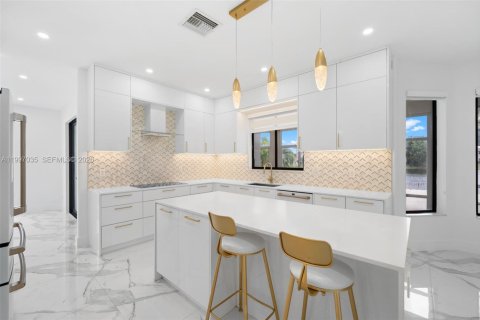 Villa ou maison à vendre à Miramar, Floride: 5 chambres, 424.47 m2 № 2262629 - photo 13
