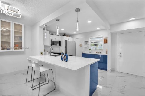 Condo in Dania Beach, Florida, 2 bedrooms  № 1938582 - photo 4