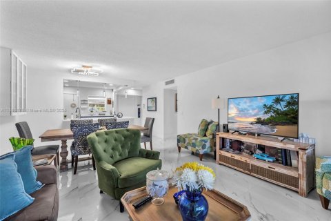 Condo in Dania Beach, Florida, 2 bedrooms  № 1938582 - photo 16