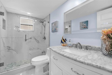 Condo in Dania Beach, Florida, 2 bedrooms  № 1938582 - photo 13