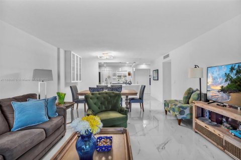 Condo in Dania Beach, Florida, 2 bedrooms  № 1938582 - photo 15