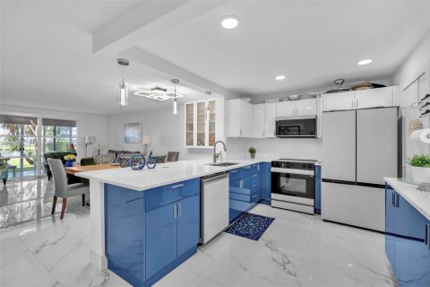 Condo in Dania Beach, Florida, 2 bedrooms  № 1938582 - photo 1