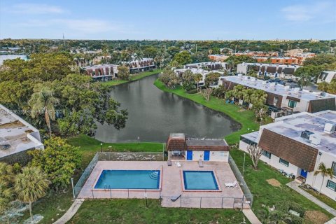 Adosado en venta en Pembroke Pines, Florida, 2 dormitorios, 96.62 m2 № 2240524 - foto 5