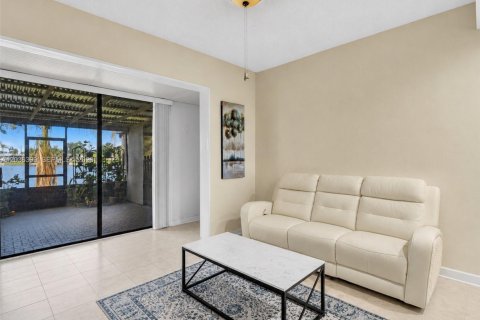 Adosado en venta en Pembroke Pines, Florida, 2 dormitorios, 96.62 m2 № 2240524 - foto 13