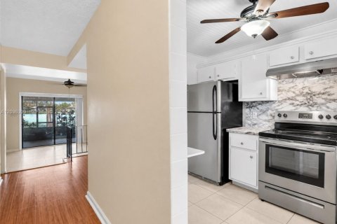 Adosado en venta en Pembroke Pines, Florida, 2 dormitorios, 96.62 m2 № 2240524 - foto 7