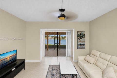 Adosado en venta en Pembroke Pines, Florida, 2 dormitorios, 96.62 m2 № 2240524 - foto 15