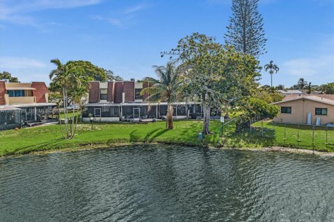 Adosado en venta en Pembroke Pines, Florida, 2 dormitorios, 96.62 m2 № 2240524 - foto 6