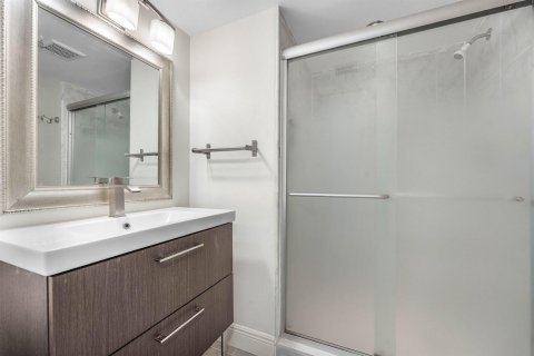 Купить кондоминиум в Бока-Ратон, Флорида 7 комнат, 120.77м2, № 2253936 - фото 20