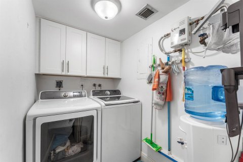 Купить кондоминиум в Бока-Ратон, Флорида 7 комнат, 120.77м2, № 2253936 - фото 24