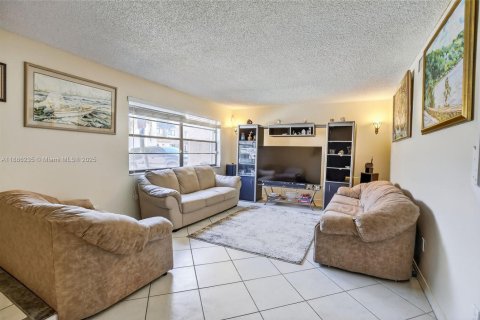 Купить таунхаус в Дейви, Флорида 3 спальни, 147.71м2, № 2014477 - фото 6