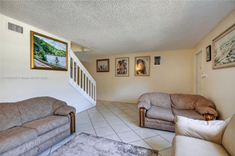 Купить таунхаус в Дейви, Флорида 3 спальни, 147.71м2, № 2014477 - фото 8