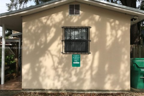 House in Miami, Florida 1 bedroom № 1973122 - photo 18
