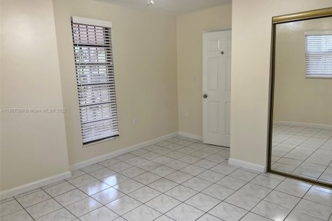 House in Miami, Florida 1 bedroom № 1973122 - photo 14