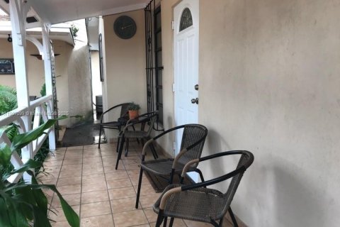 House in Miami, Florida 1 bedroom № 1973122 - photo 5