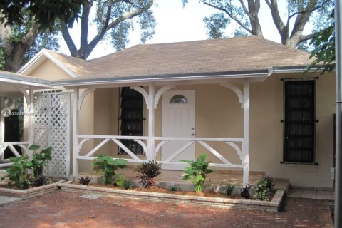 House in Miami, Florida 1 bedroom № 1973122
